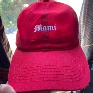 “Mami” hat